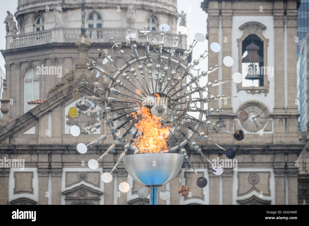 Il Rio calderone olimpico per il 2016 Giochi di Rio è situato nell'Olympic boulevard della città. Foto Stock