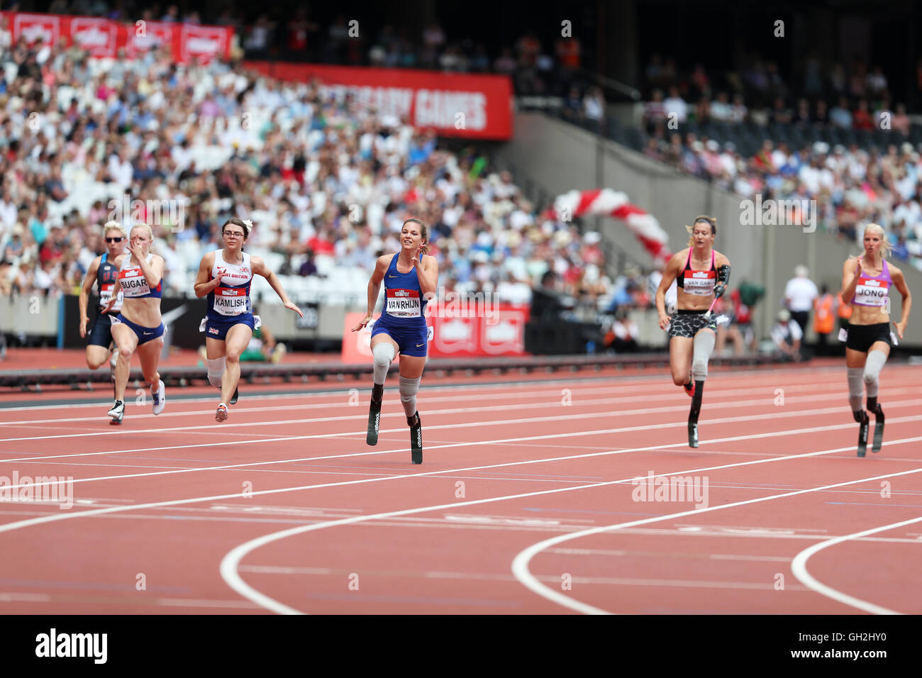 Marlou van RHIJN, Sophie KAMLISH, Laura zucchero, Marlene van GANSEWINKEL, Fleur JONG & Liz WILLIS a competere in donne 100m T44, 2016 IPC anniversario giochi, Queen Elizabeth Olympic Park, Stratford, Londra, Regno Unito. Foto Stock