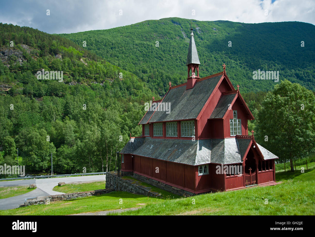 Norwegian kirk chiesa croce di legno tetto Foto Stock