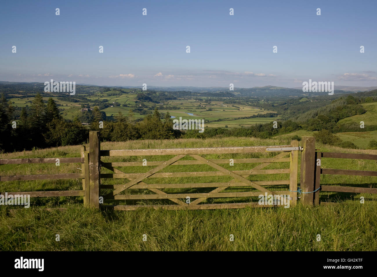 Vista Nord Est Est lungo la valle Towy visto da Paxtons' Torre Foto Stock