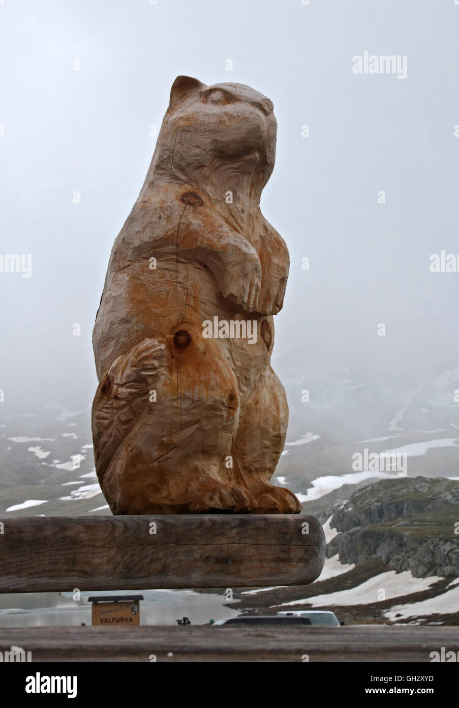 La marmotta legno Carving al vertice del Passo Gavia, Alpi, Italia Foto Stock