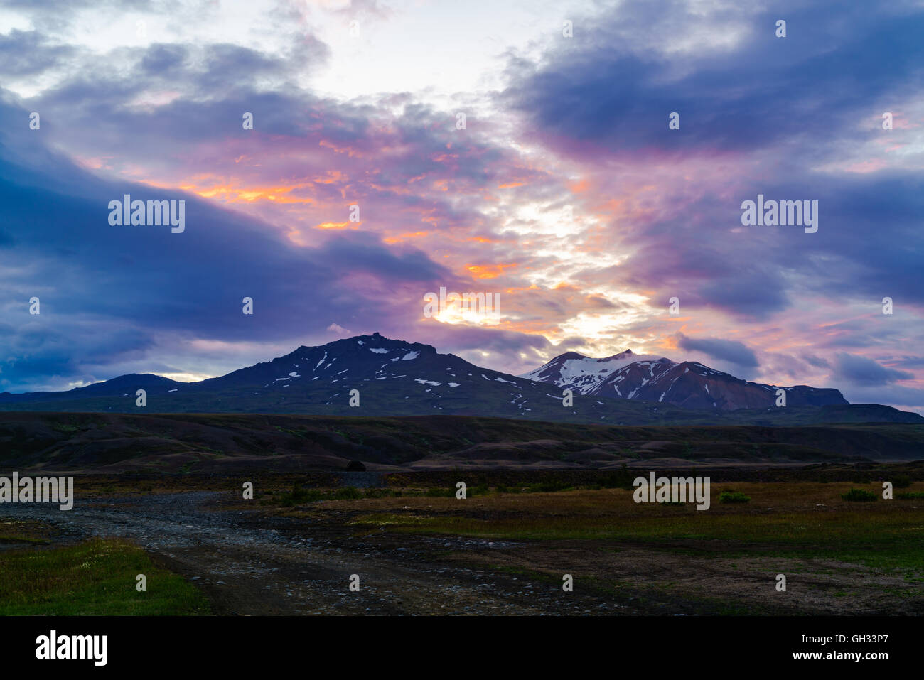 Tramonto in alta montagna nel sud dell'Islanda Foto Stock