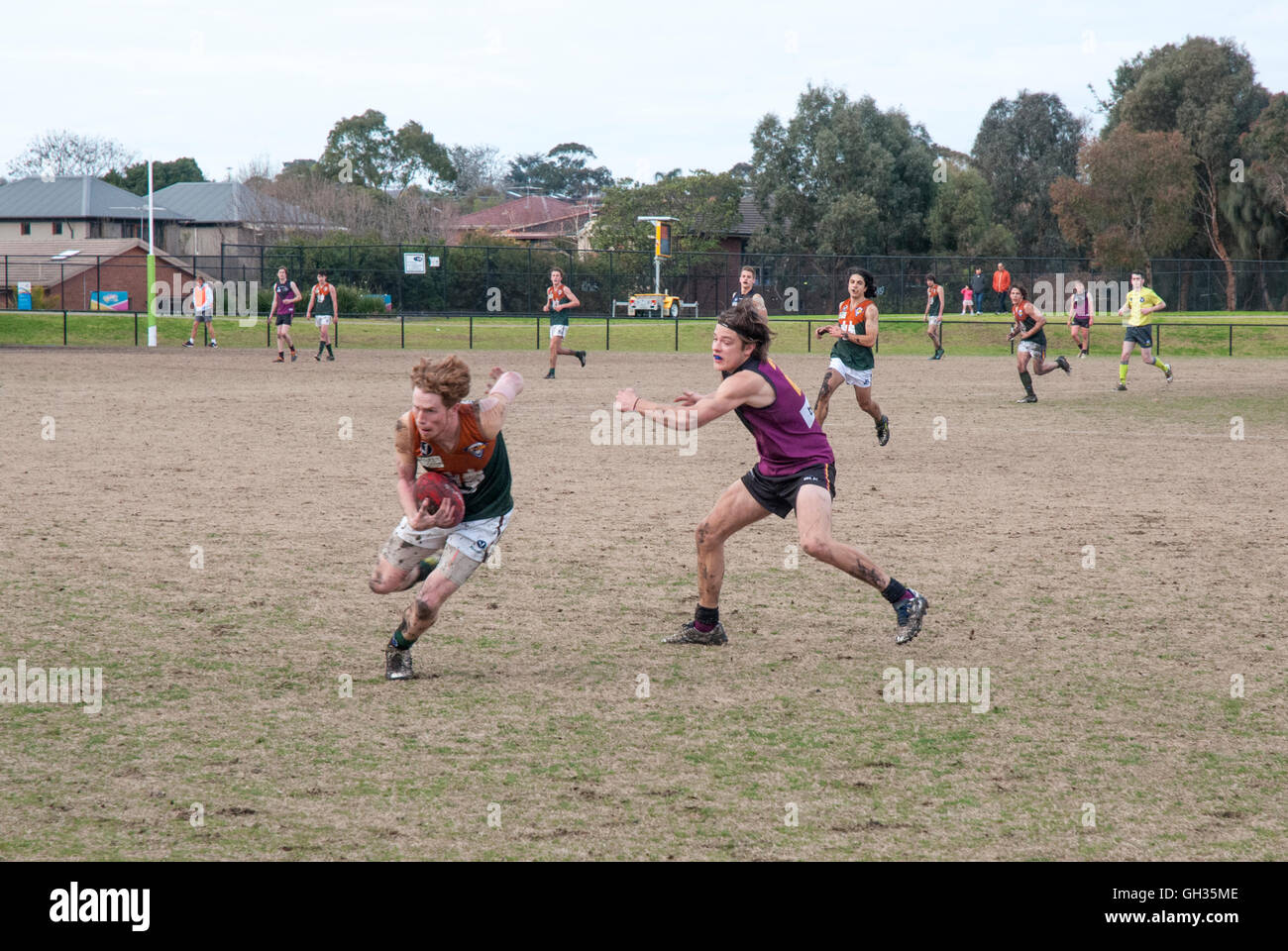 Amatore australiano regole del gioco del calcio, Old Haileyburians UHS versus-VU sotto 19s a Princes Park, Caulfield, Melbourne Foto Stock