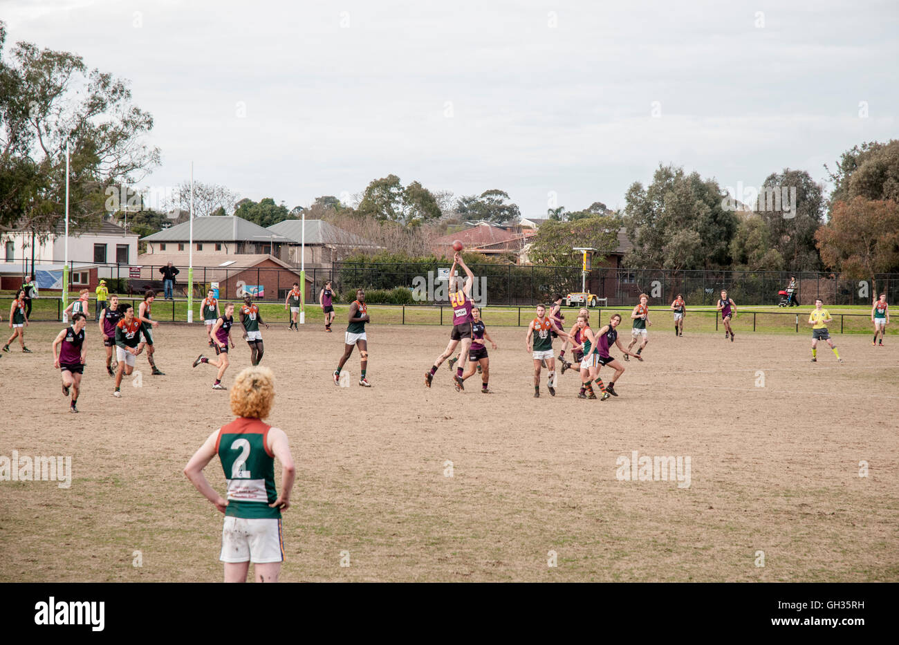 Amatore australiano regole del gioco del calcio, Old Haileyburians UHS versus-VU sotto 19s a Princes Park, Caulfield, Melbourne Foto Stock