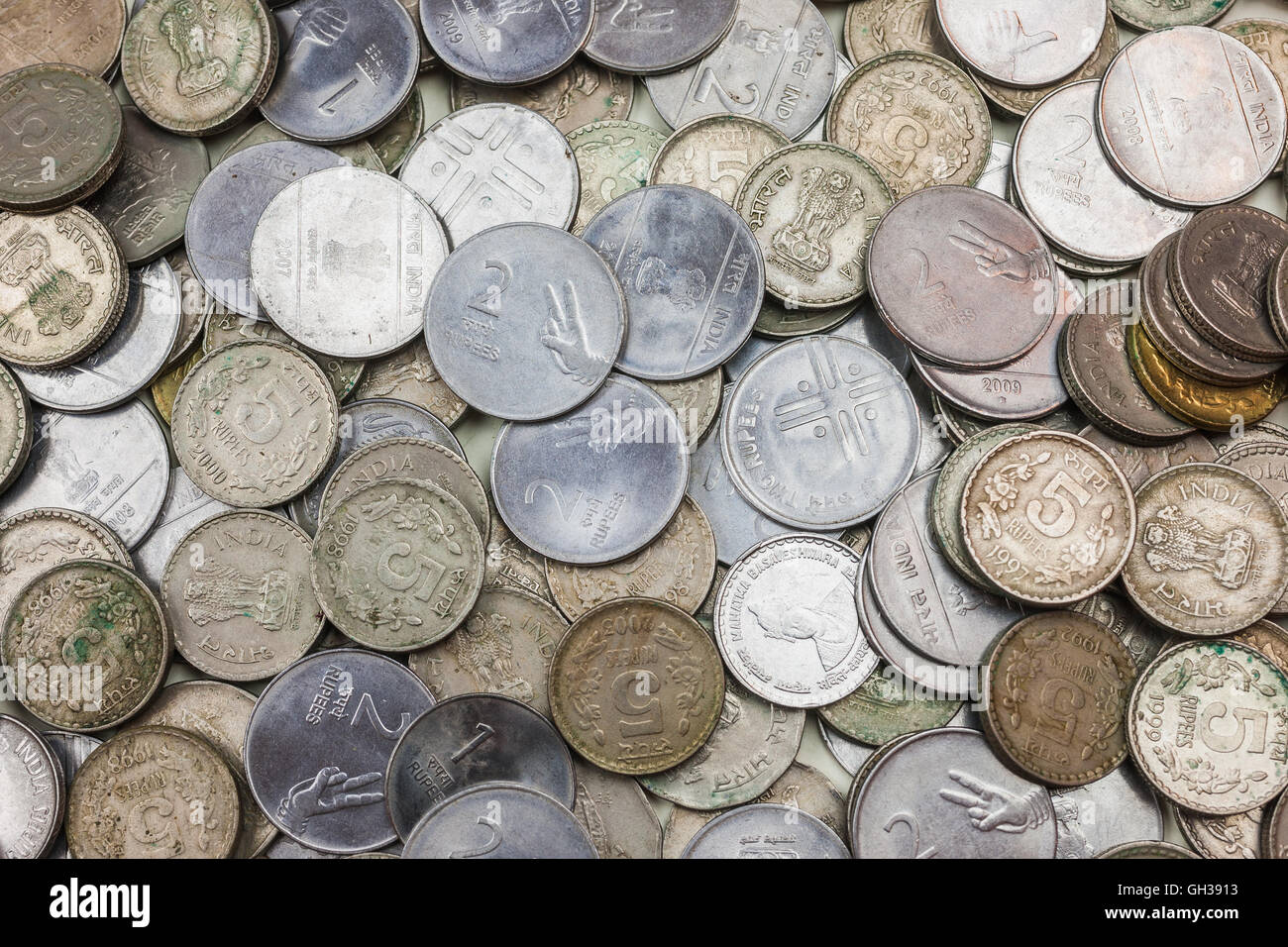 Un mucchio di cambiamento allentato (rupie). Foto Stock