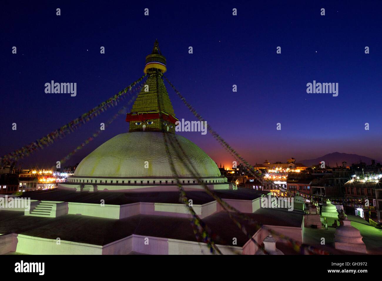 Stupa Boudhanath al tramonto, sito patrimonio mondiale dell'unesco, Kathmandu, Nepal, asia Foto Stock