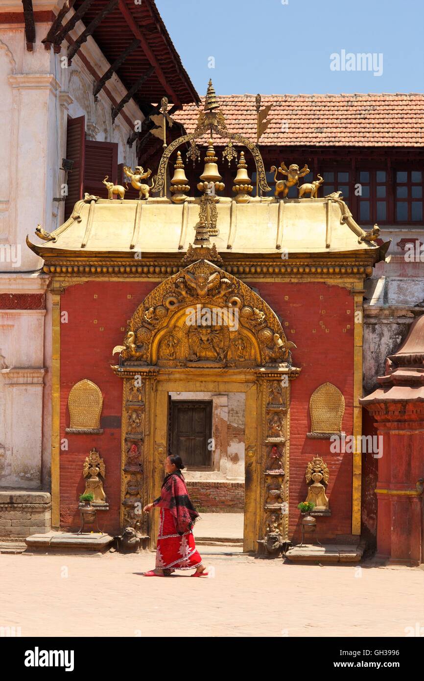 Golden Gate, 1754, Royal Palace, Durbar Square, sito Patrimonio Mondiale dell'UNESCO, Bhaktapur, Valle di Kathmandu, Nepal, Asia Foto Stock