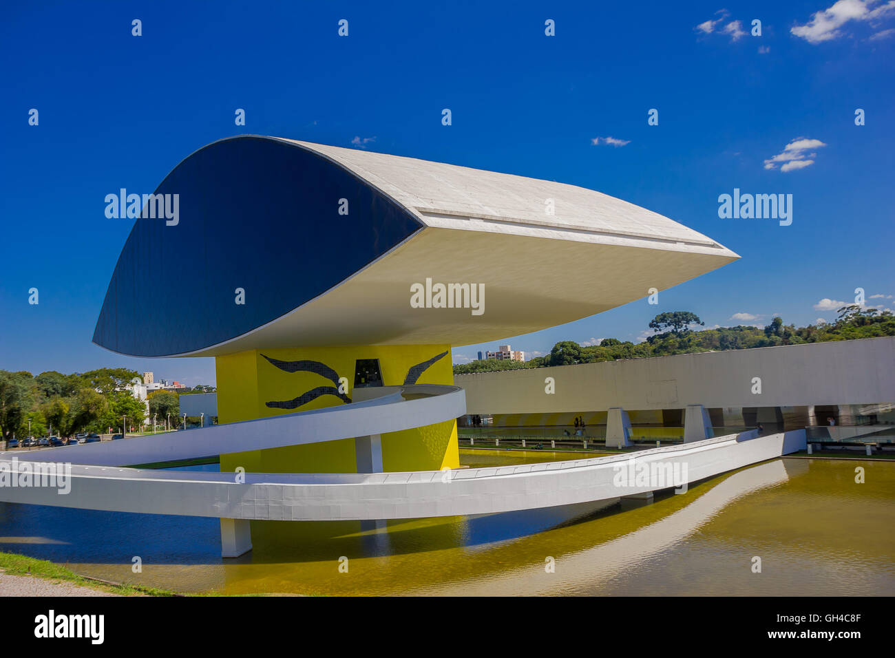 CURITIBA, Brasile - 12 Maggio 2016: Oscar Niemeyer museo situato a Curitiba nello stato brasiliano di Paranà Foto Stock