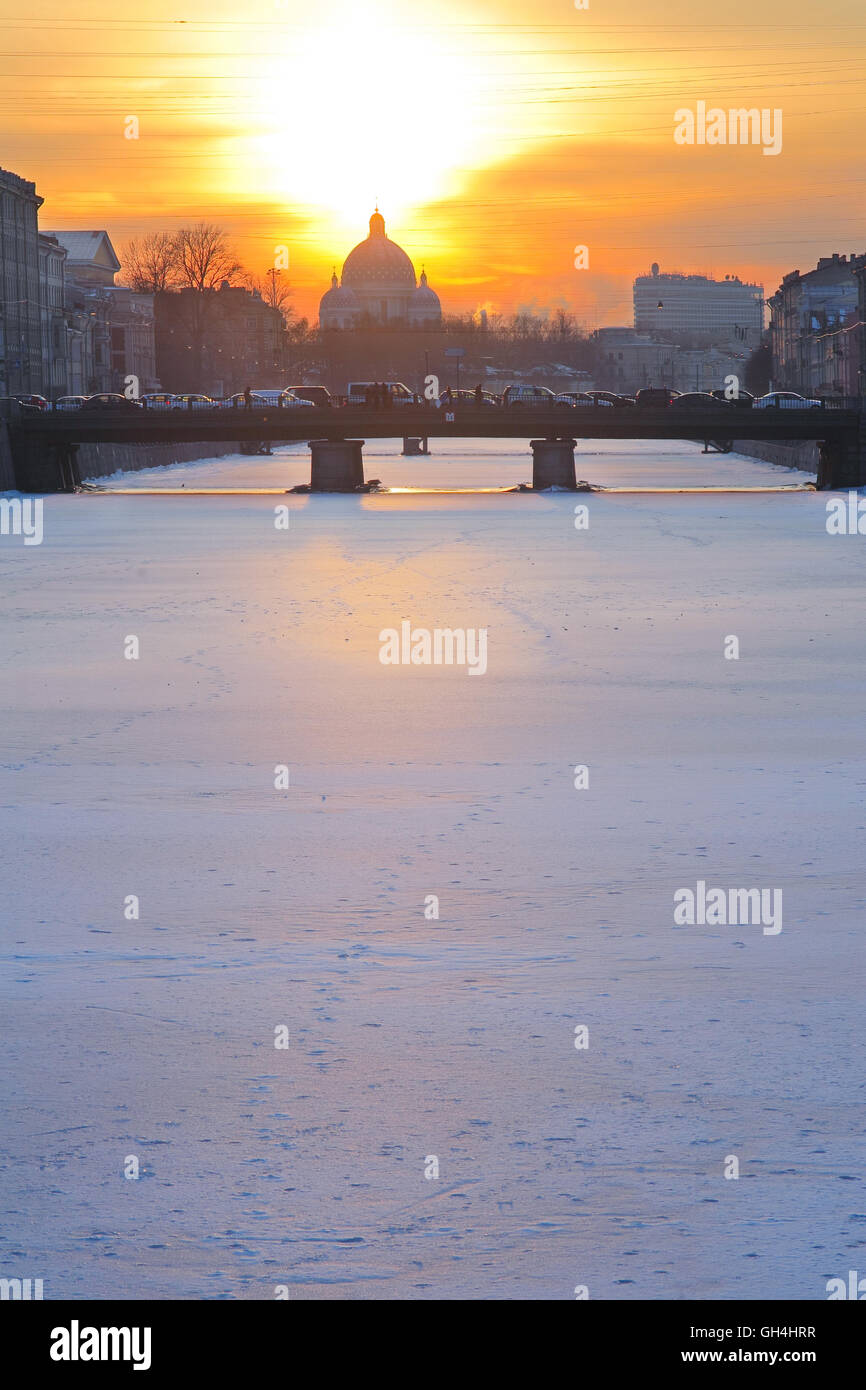San Pietroburgo, paesaggio urbano, Fontanka fiume al tramonto in inverno Foto Stock