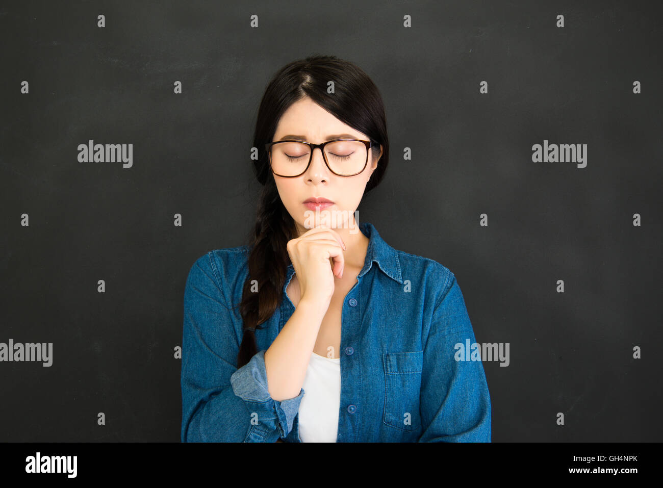 Proviamo a pensare e prendere decisioni in che modo si desidera andare per studente Foto Stock