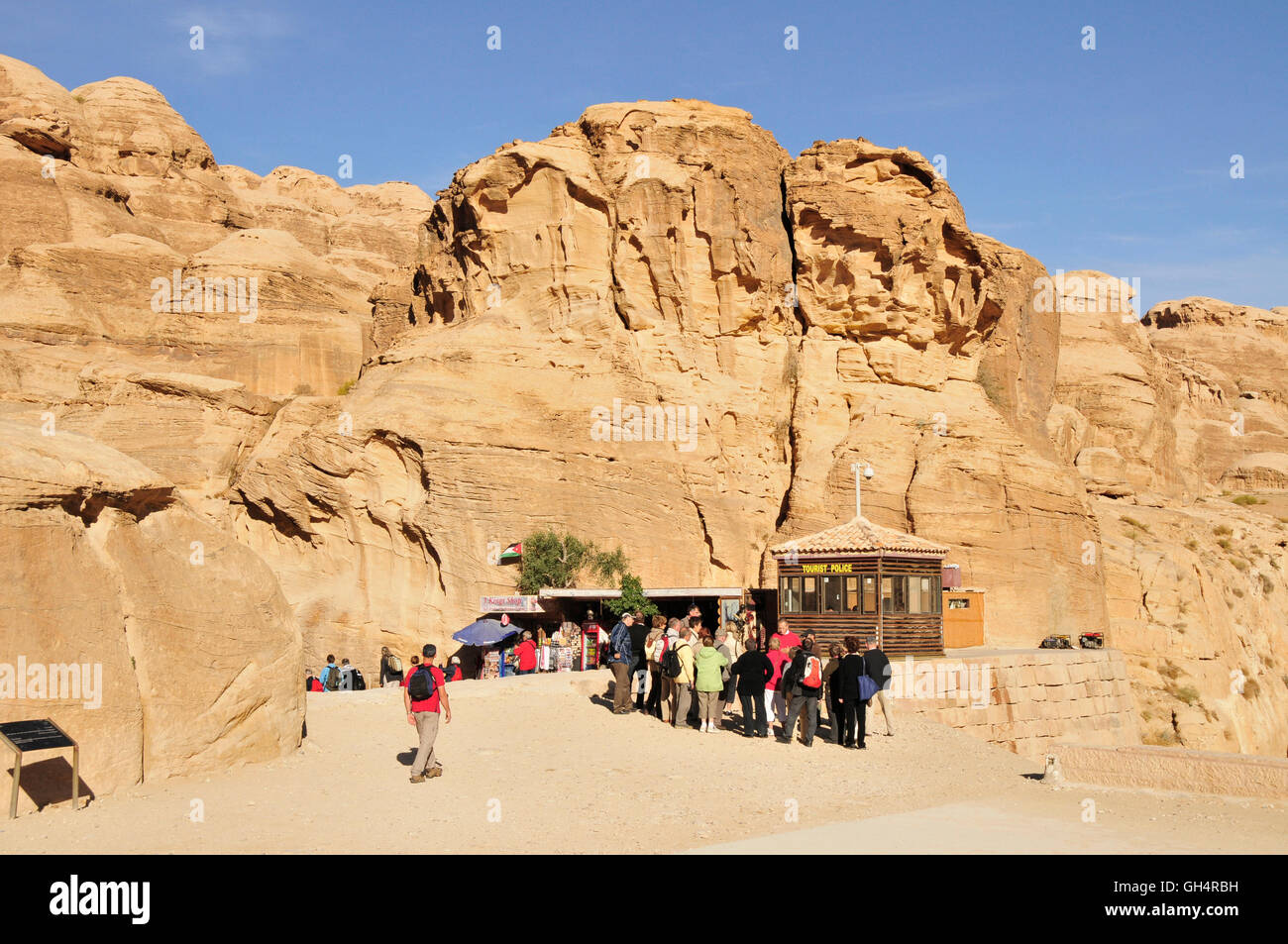 Geografia / viaggi, Giordania, ingresso attraverso il Siq, stretta gola, alla città di Nabataean Petra, il patrimonio culturale mondiale, a wadi m, Medio Oriente, Est Additional-Rights-Clearance-Info-Not-Available Foto Stock