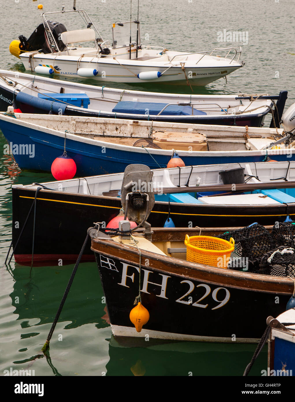 Le barche nel porto di gorran haven, Cornwall, Inghilterra Foto Stock