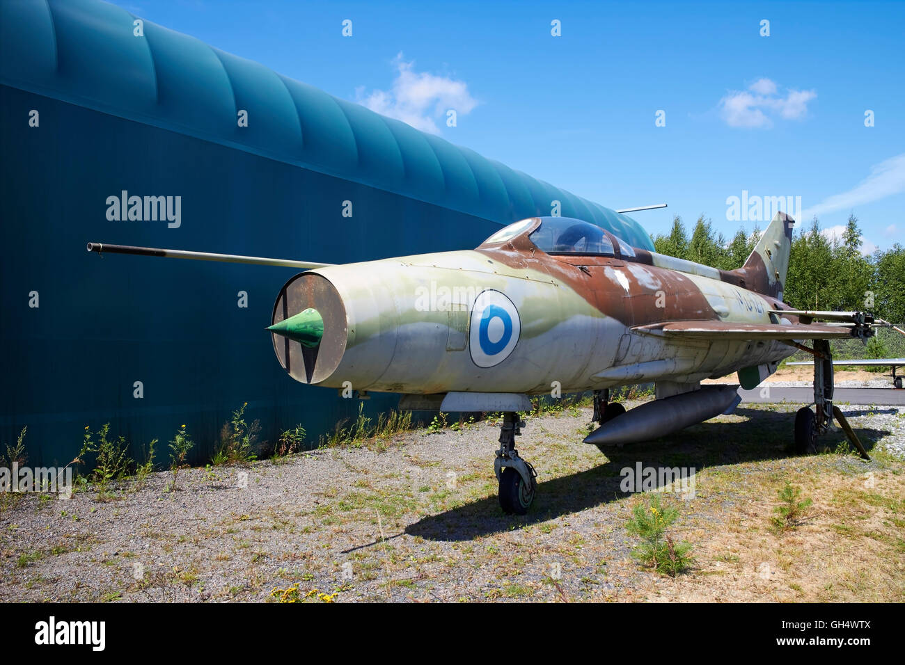 Un MIG-21 F 13 jet da combattimento come piano fittizio sul terreno, Finlandia Foto Stock