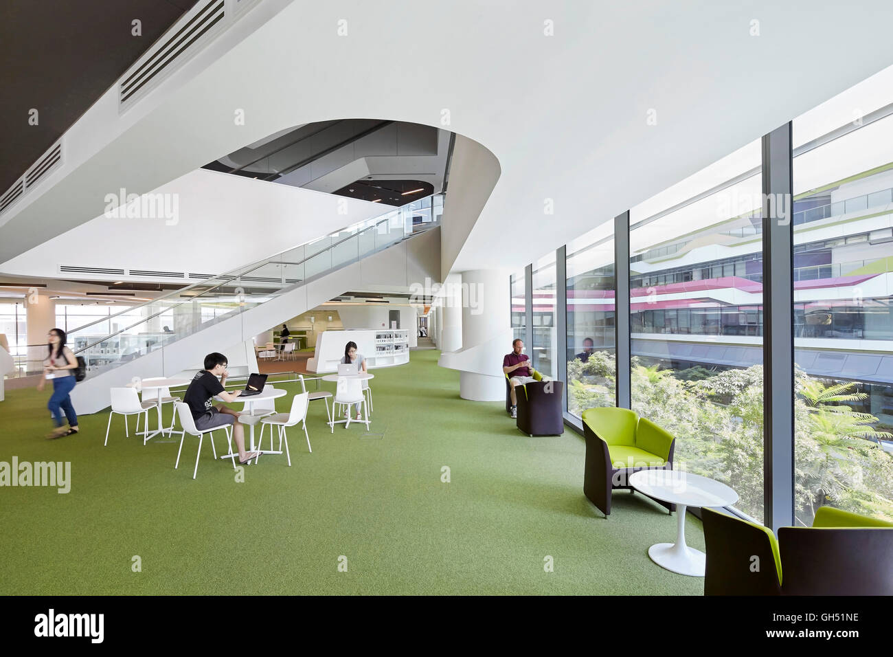 Studio informale e area di breakout con finestra a parete. Università di Singapore di tecnologia e design, Singapore, Singapore. Architetto: UNStudio, 2015. Foto Stock