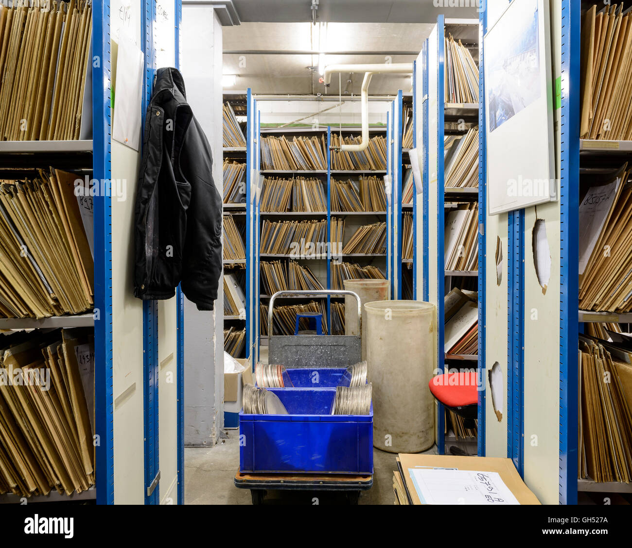 Una sorta di archivio. Registrare l'industria fabbrica di vinile, Haarlem, Paesi Bassi. Architetto: -, 1958. Foto Stock