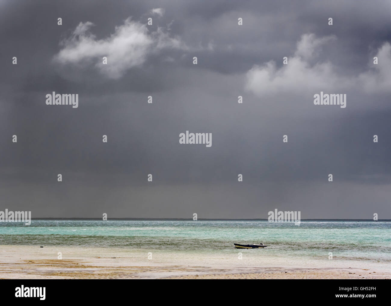 Imminente tempesta di Quilalea Isola nell'Oceano Indiano Foto Stock