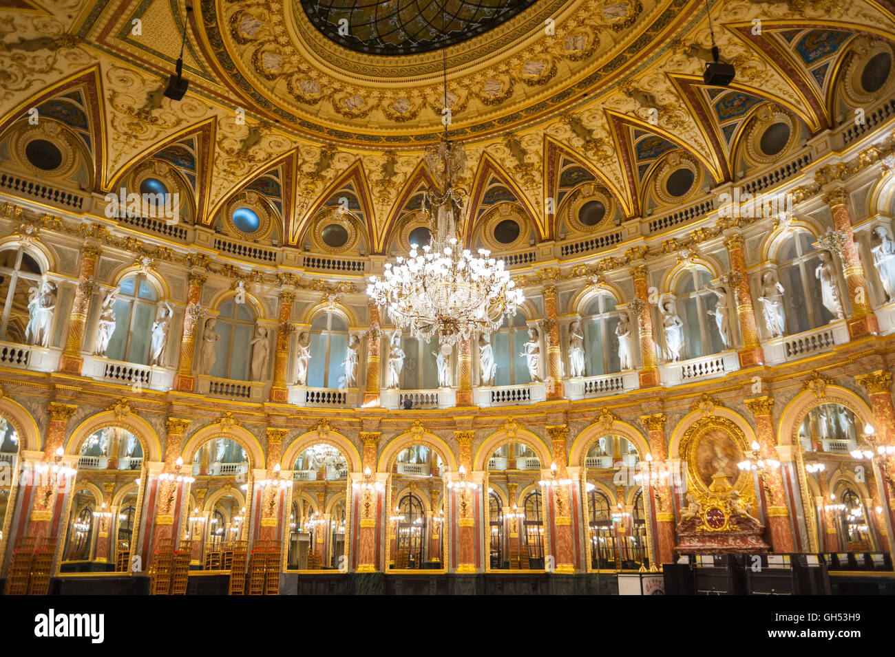 Parigi, Francia, interni dal design tradizionale di lusso, 'le Grand Hotel', Intercontinental, Sala da ballo decorata, Sala da pranzo Foto Stock