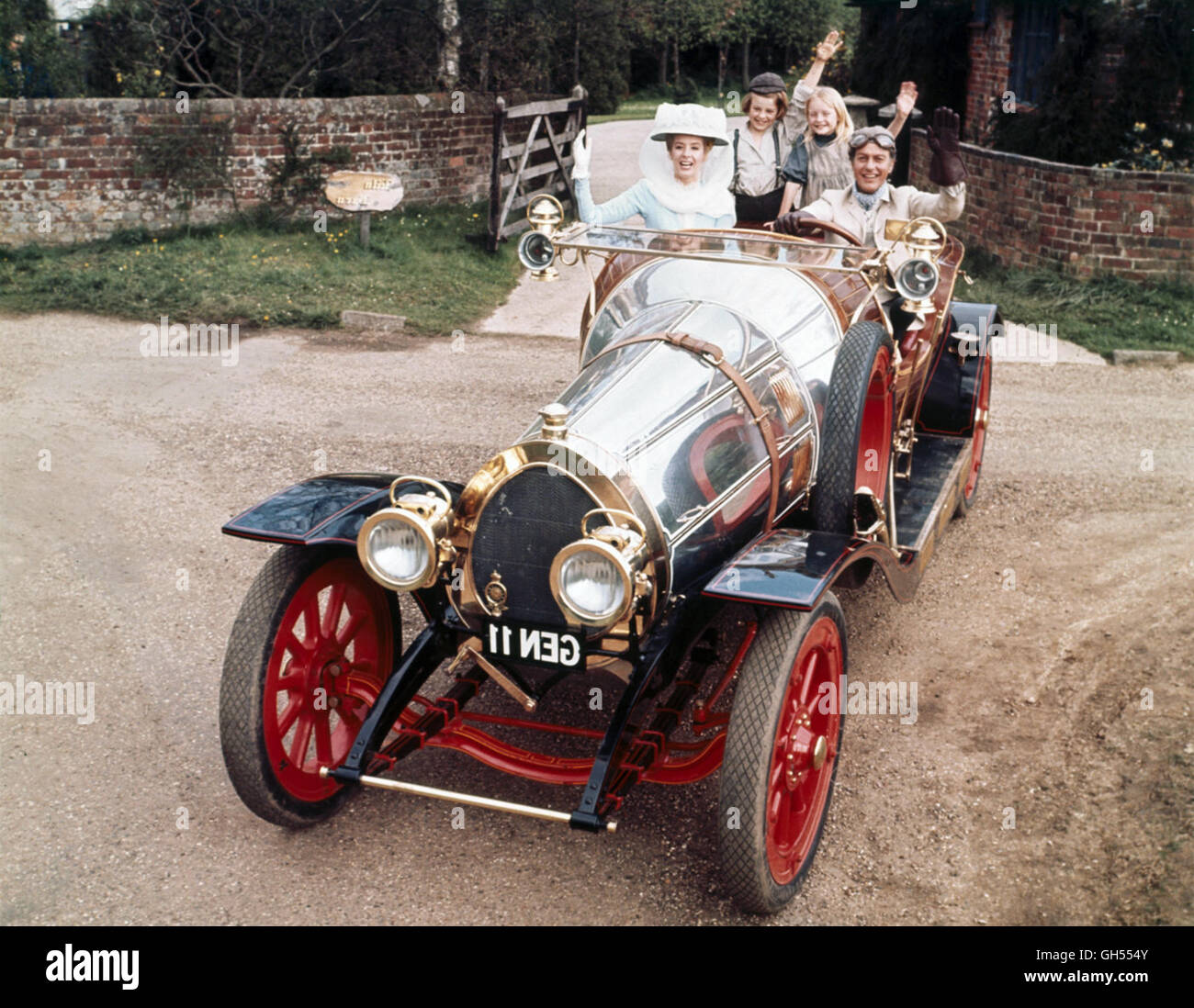 Chitty Chitty Bang Bang è un 1968 British film musicale vagamente basato su  Ian Fleming's romanzo Chitty-Chitty-Bang-Bang: il magico auto. Questa  fotografia è per il solo uso editoriale ed è il copyright