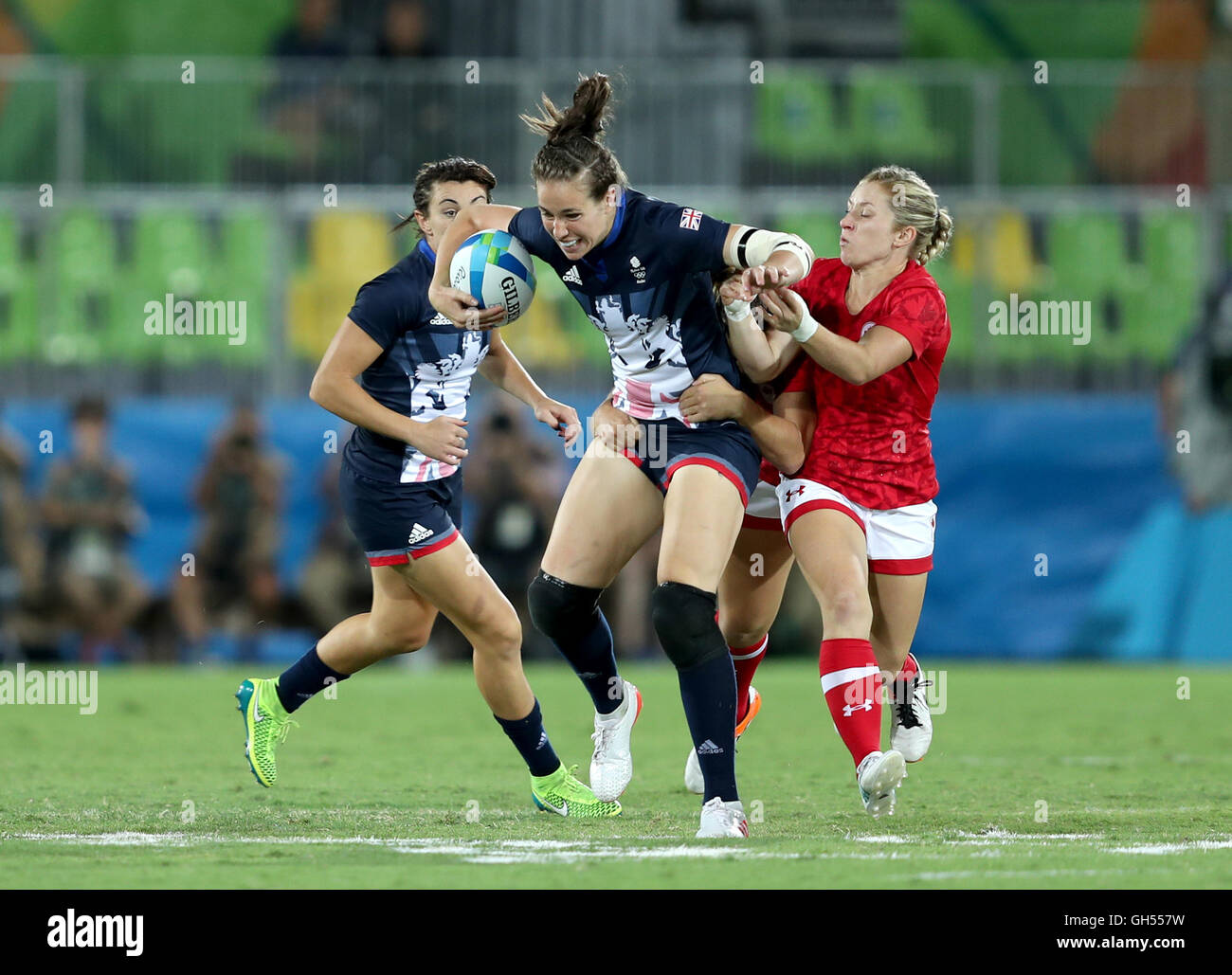 La Gran Bretagna è Emily Scarratt durante il Rugby Sevens medaglia di bronzo corrispondono all'Deodoro Stadium il terzo giorno del Rio Giochi Olimpici, Brasile. Foto Stock