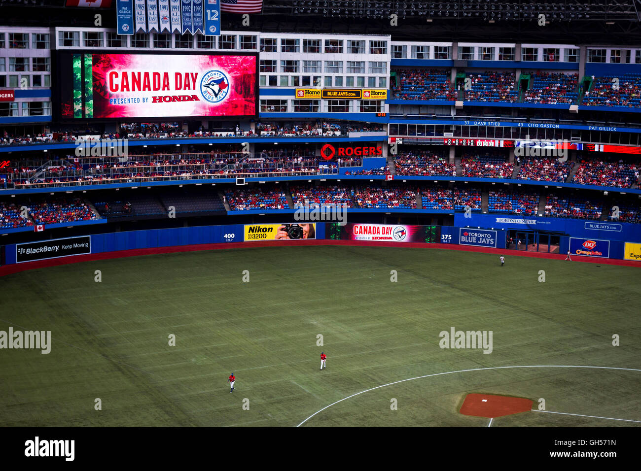 Canada giorno partita di baseball presso il Rogers Centre a Toronto in Canada. Il Toronto Blue Jays ha giocato il Detroit Tigers. Foto Stock