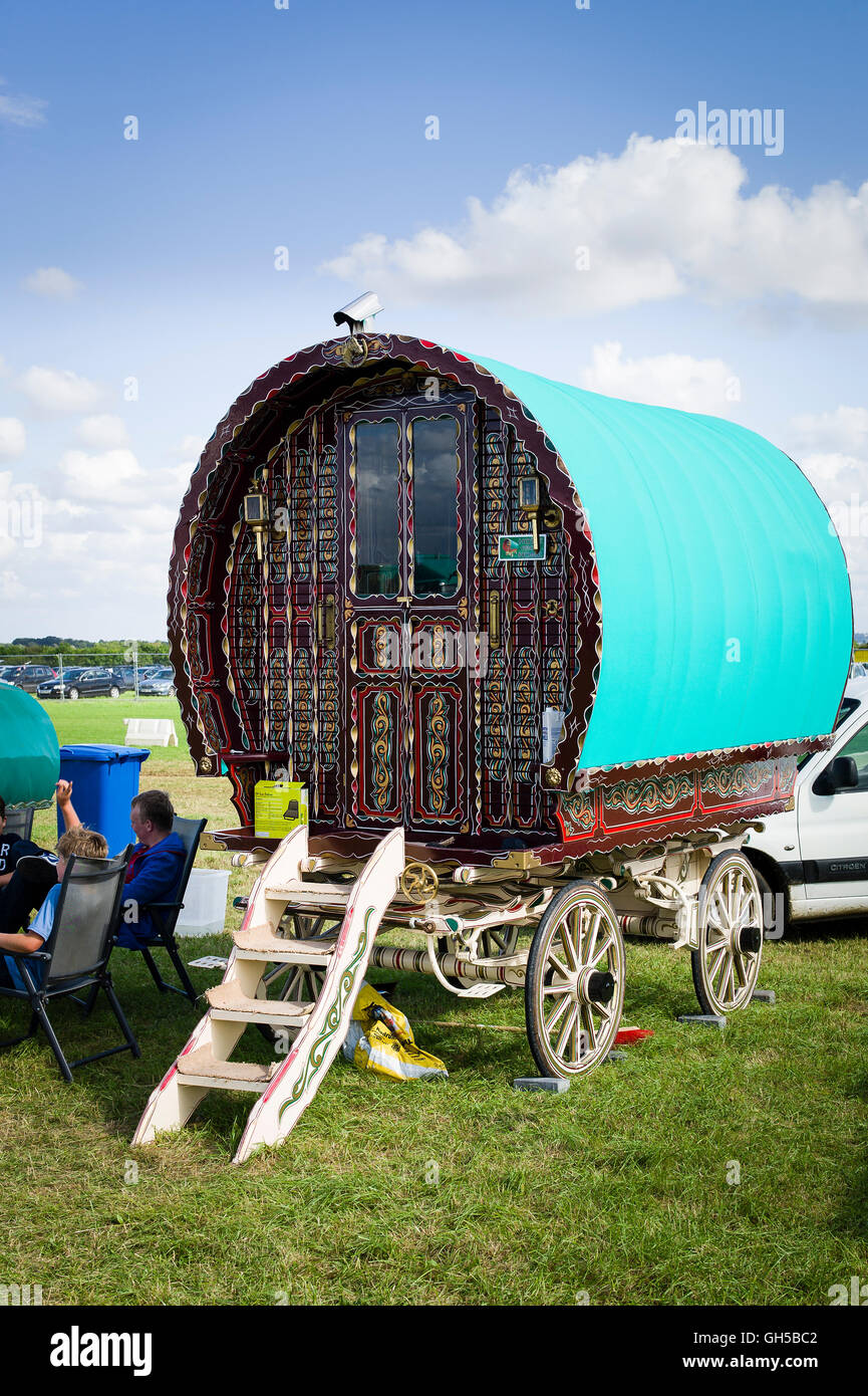 Un classico Bowtop caravan molto favorite da gruppi di nomadi e vacanze lasciando che le aziende nel Regno Unito Foto Stock