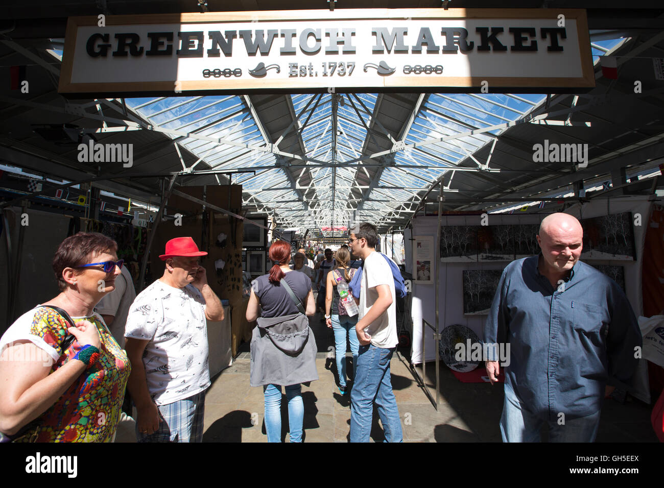 Mercato di Greenwich e colorato mercato locale nel sud-est di Londra, indipendente delle bancarelle che vendono arti e mestieri e il cibo Foto Stock