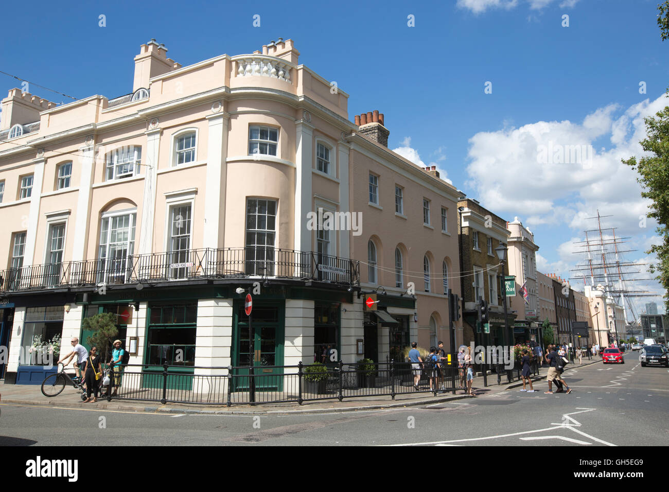 King William Walk, Greenwich, London Borough of Greenwich si trova sulla riva sud del Tamigi. Ricca di storia marittima, Londra Foto Stock