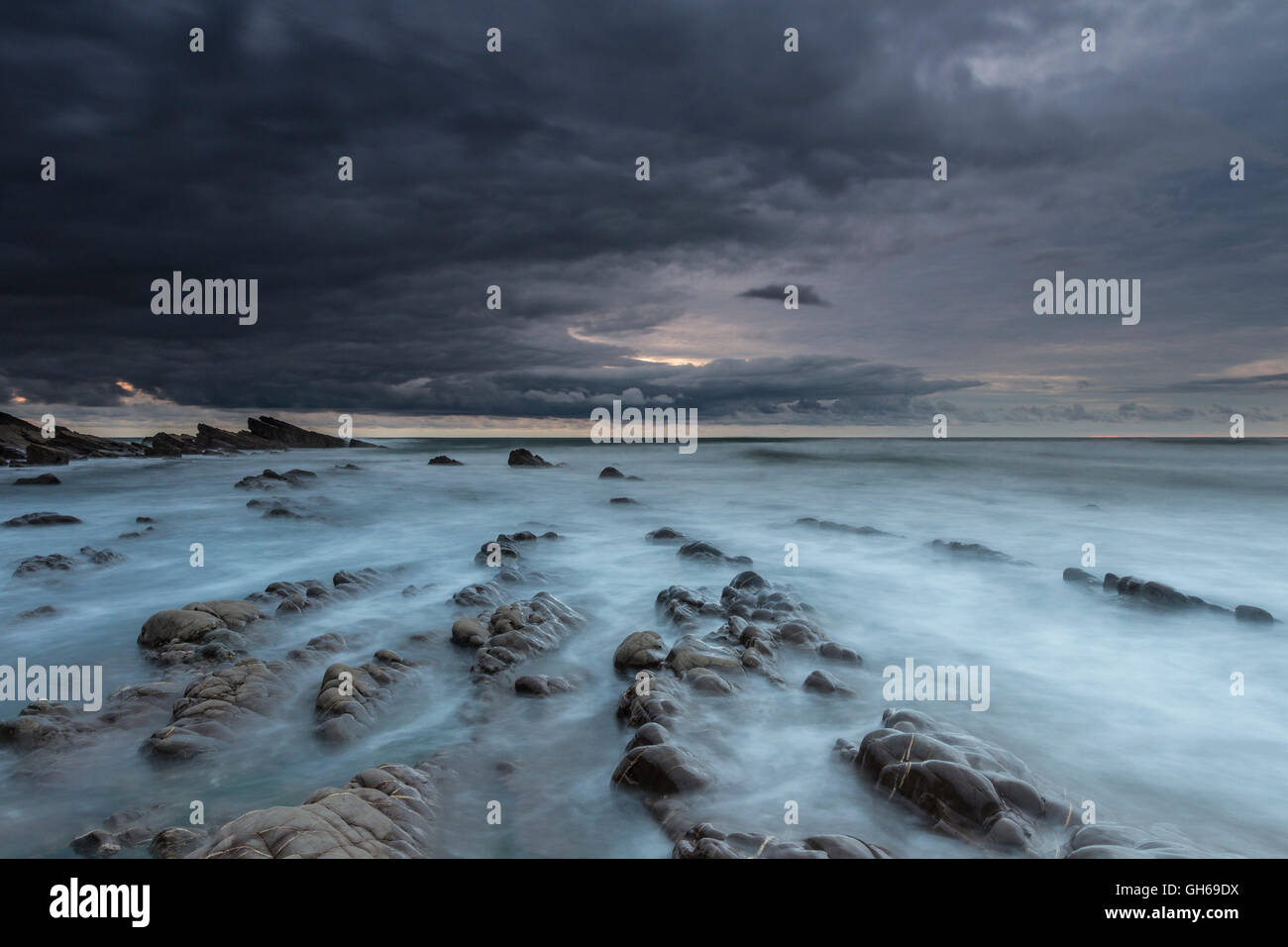 Estate Nubi e mare mosso, Bude Cornwall, Regno Unito Foto Stock