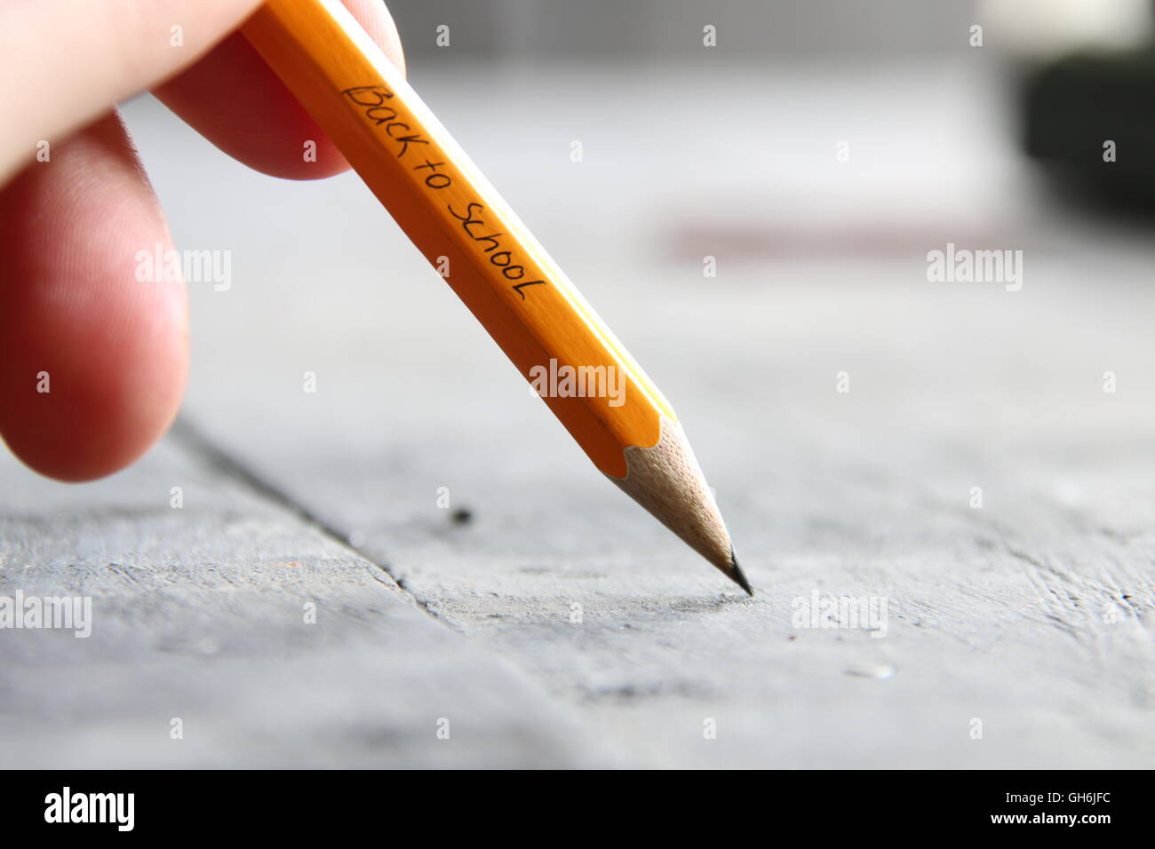 Primo piano la scrittura a mano - il ritorno a scuola - scritto a matita Foto Stock