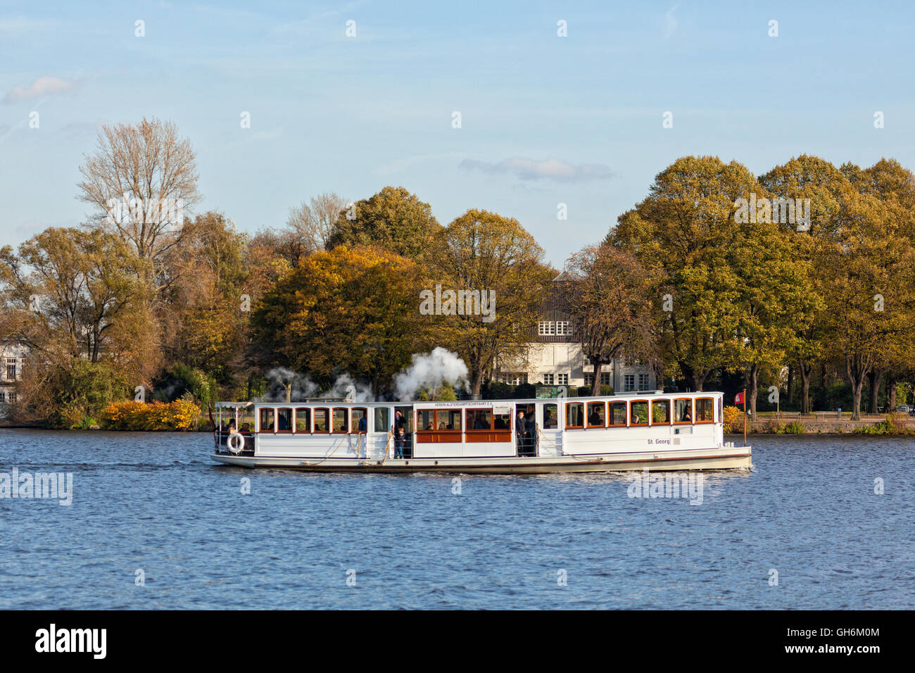 Storico battello a vapore sul lago Alster a Amburgo Foto Stock