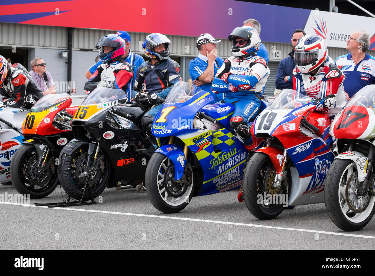 Classic racing moto nel paddock di Silverstone Classic 2016, REGNO UNITO Foto Stock
