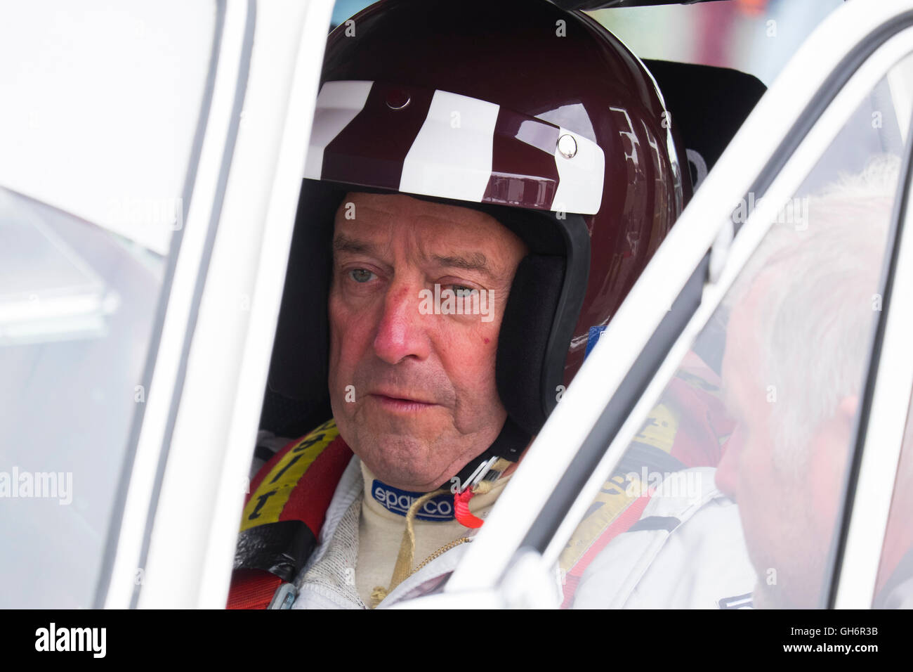 Racing driver Jack Oliver nel paddock di Silverstone evento classico, 2016 Foto Stock