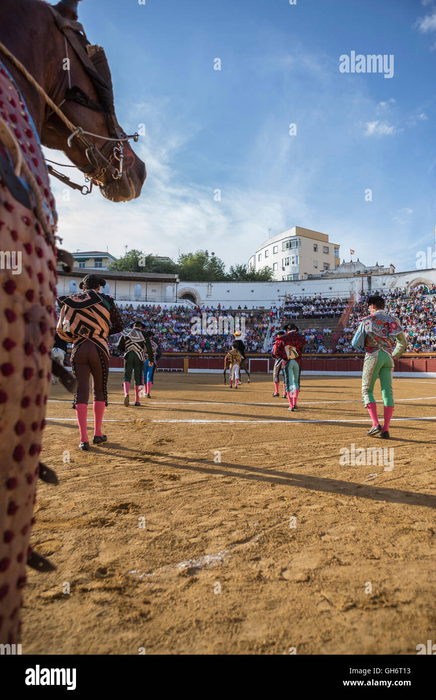 Andujar, Spagna - 7 Settembre 2014: Spagnolo toreri al paseillo o parata iniziale in arena di andujar, Spagna Foto Stock