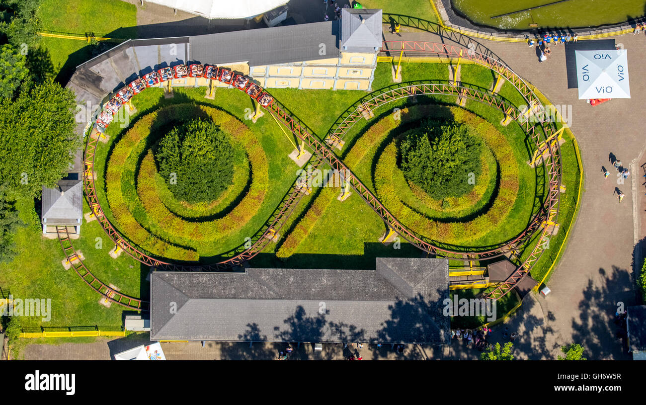 Vista aerea, bambini che si divertono nel parco dei divertimenti Schloss Beck, Rollercoaster, vacanza divertimento, castello, Feldhausen, Kirchhellen, Foto Stock