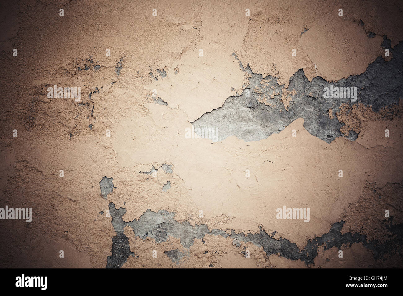 Giallo scuro, weathered muro di cemento, foto di sfondo texture con spot di illuminazione di luce Foto Stock