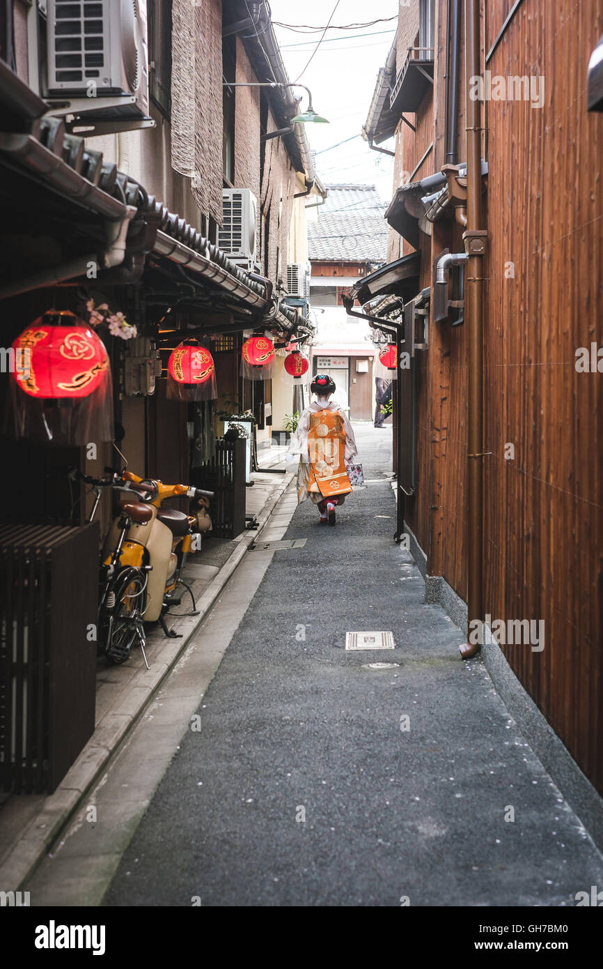 La bellezza di una Geisha in streeets di Kyoto, Giappone Foto Stock