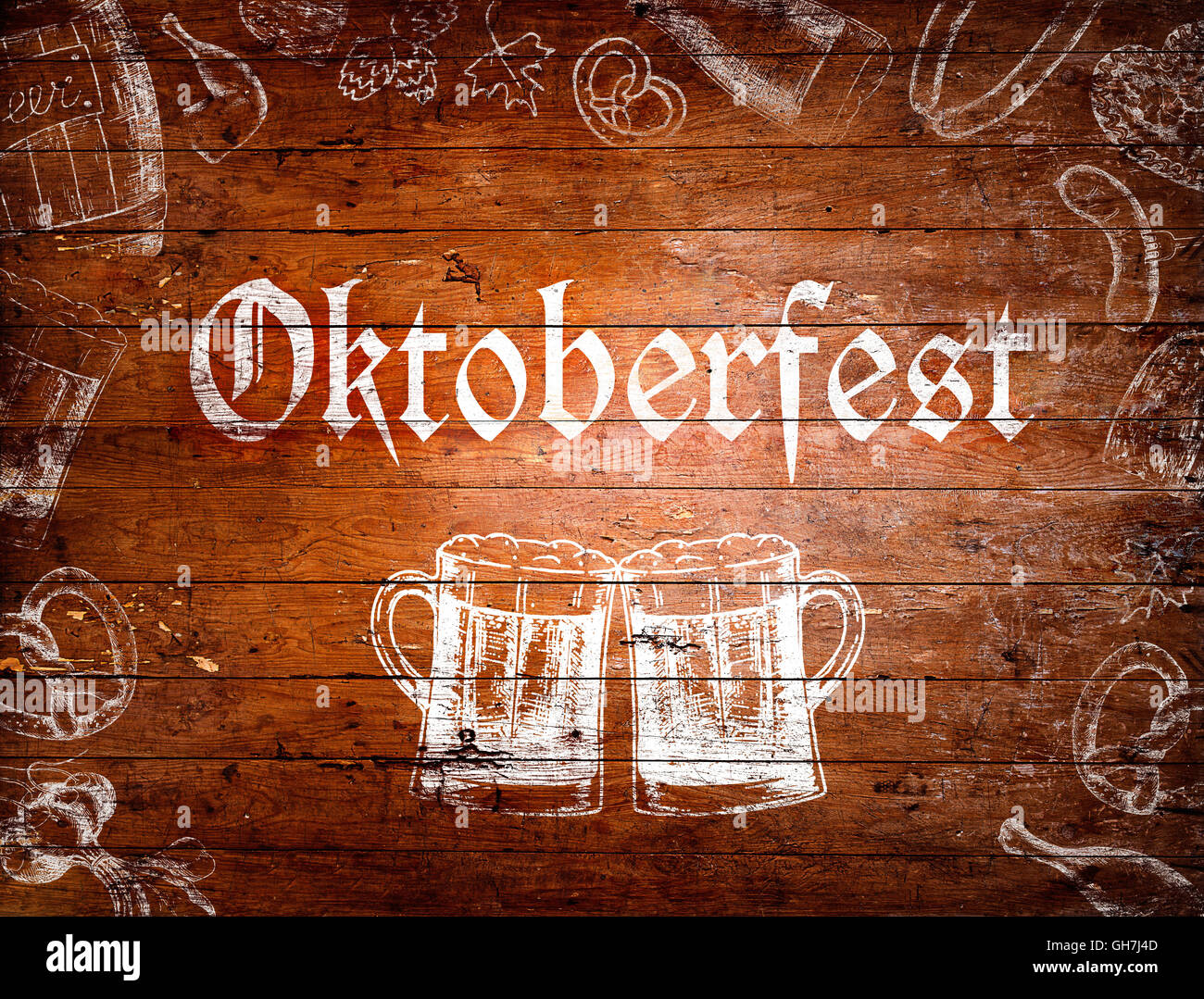 Oktoberfest segno, boccali da birra, gesso disegni, sullo sfondo di legno Foto Stock