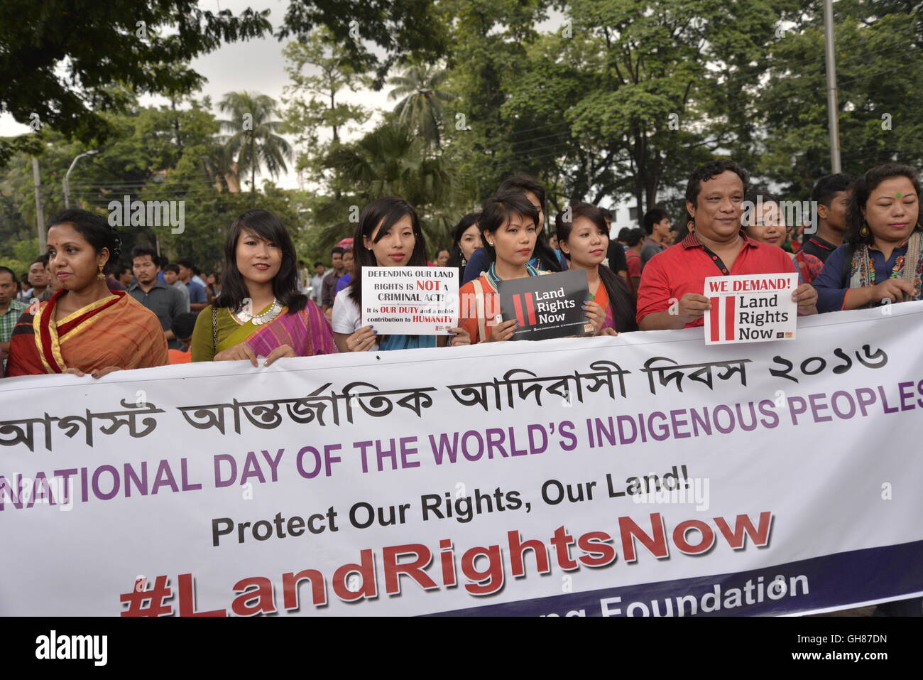 Dacca in Bangladesh. Il 9 agosto, 2016. Bangladese indigeni a raccogliere un gran rally per celebrare la Giornata internazionale dei popoli indigeni nel mondo a Dhaka, nel Bangladesh. Il 9 agosto 2016 Credit: Mamunur Rashid/Alamy Live News Foto Stock