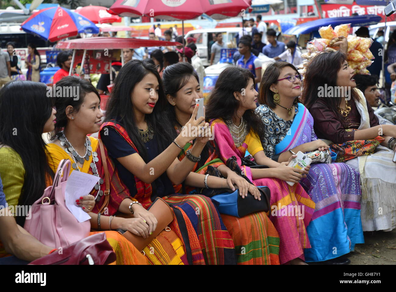 Dacca in Bangladesh. Il 9 agosto, 2016. Bangladese indigeni a raccogliere un gran rally per celebrare la Giornata internazionale dei popoli indigeni nel mondo a Dhaka, nel Bangladesh. Il 9 agosto 2016 Credit: Mamunur Rashid/Alamy Live News Foto Stock