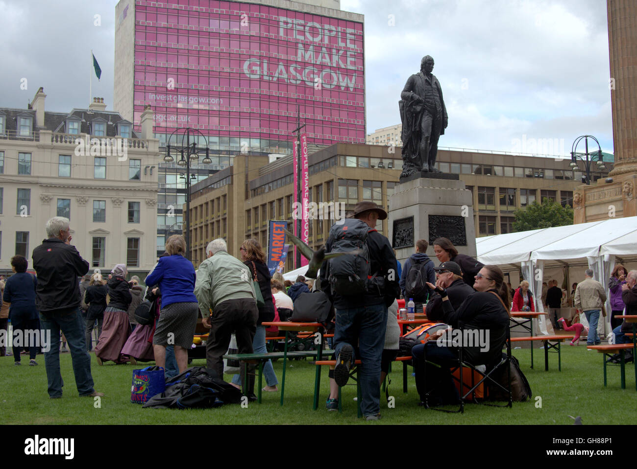 Glasgow, Scotland, Regno Unito il 9 agosto 2016.Piping live! Ha continuato a Glasgow oggi come un preludio al mondo Pipe Band Championships durante il fine settimana. in George Square. Credito: Gerard Ferry/Alamy Live News Foto Stock