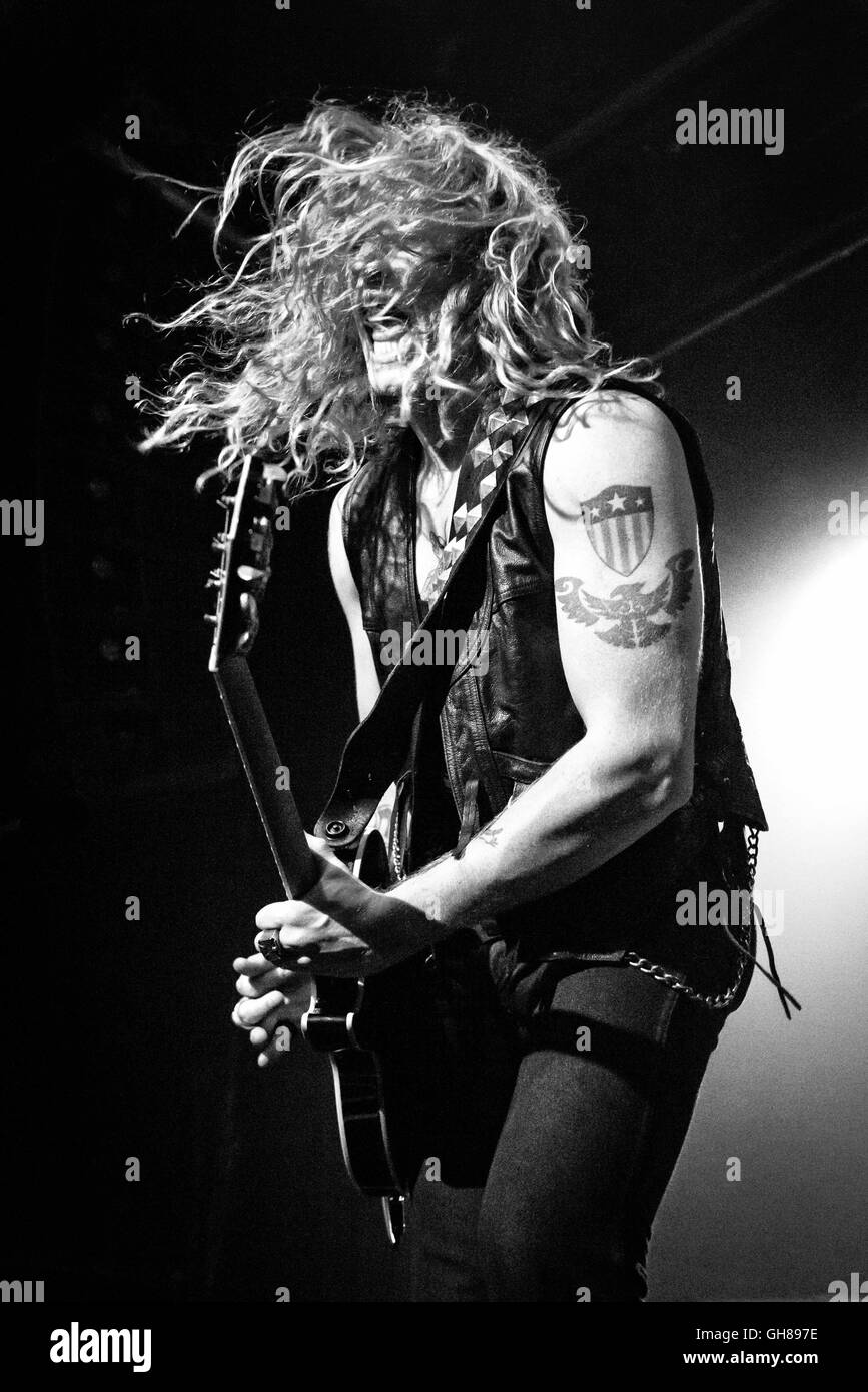 Toronto, Ontario, Canada. 8 Ago, 2016. American hard rock cantante, compositore e chitarrista di stato del Wisconsin JARED James Nichols aperti per Zakk Wylde libro delle ombre II tour al Phoenix Theatre di Toronto. © Igor Vidyashev/ZUMA filo/Alamy Live News Foto Stock