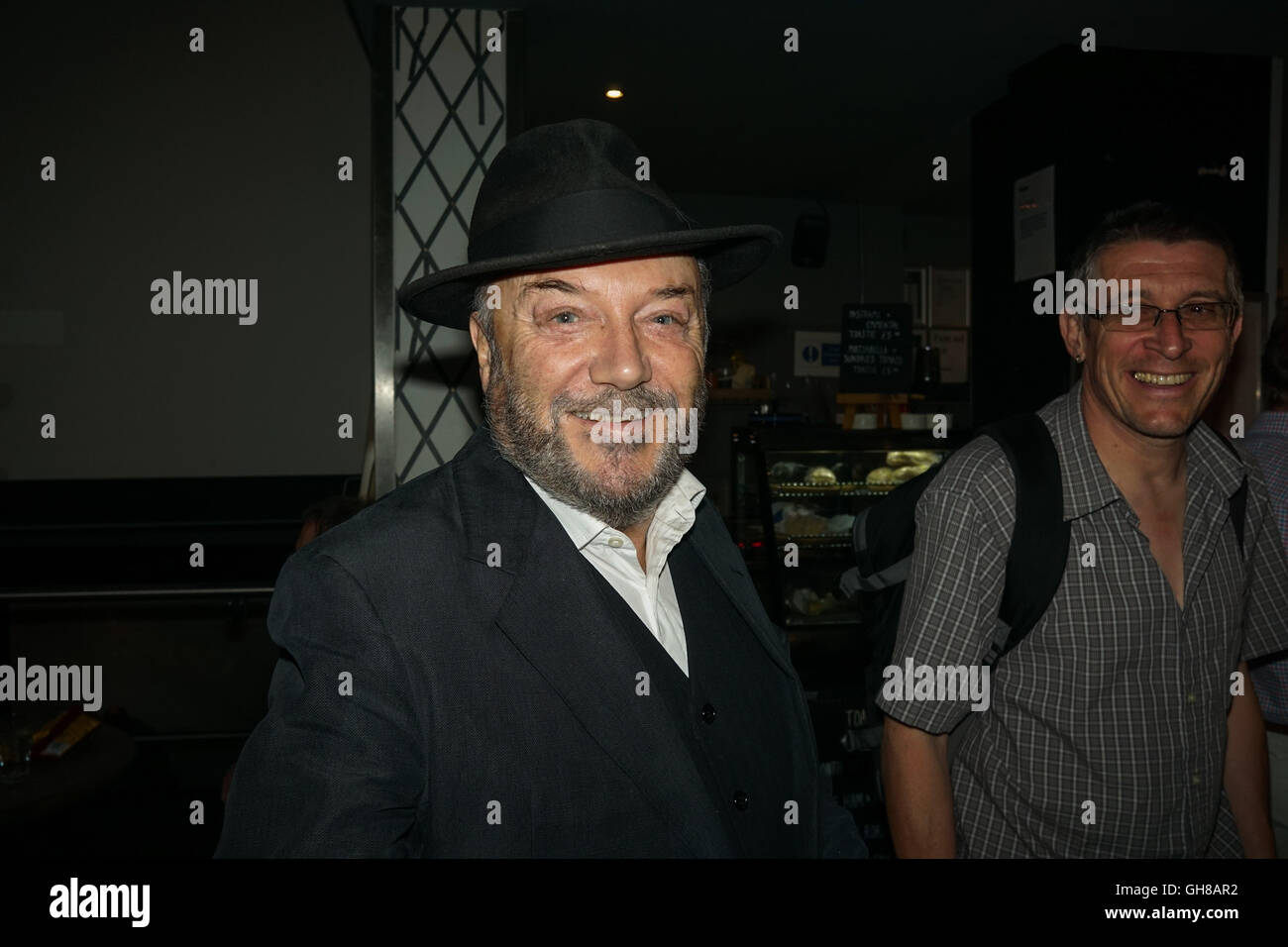 Londra, Regno Unito. 9 agosto. 2016. George Galloway frequentare l uccisione$ di Tony Blair - proiezione film a Clapham Picturehouse, Londra,UK. Credito: Vedere Li/Alamy Live News Foto Stock