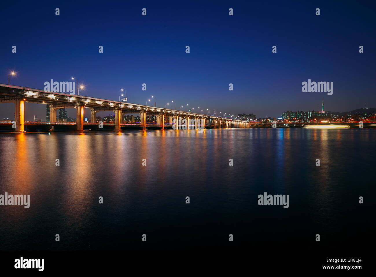 Banpo Daego 'Rainbow' Fontana brige, Seoul Foto Stock