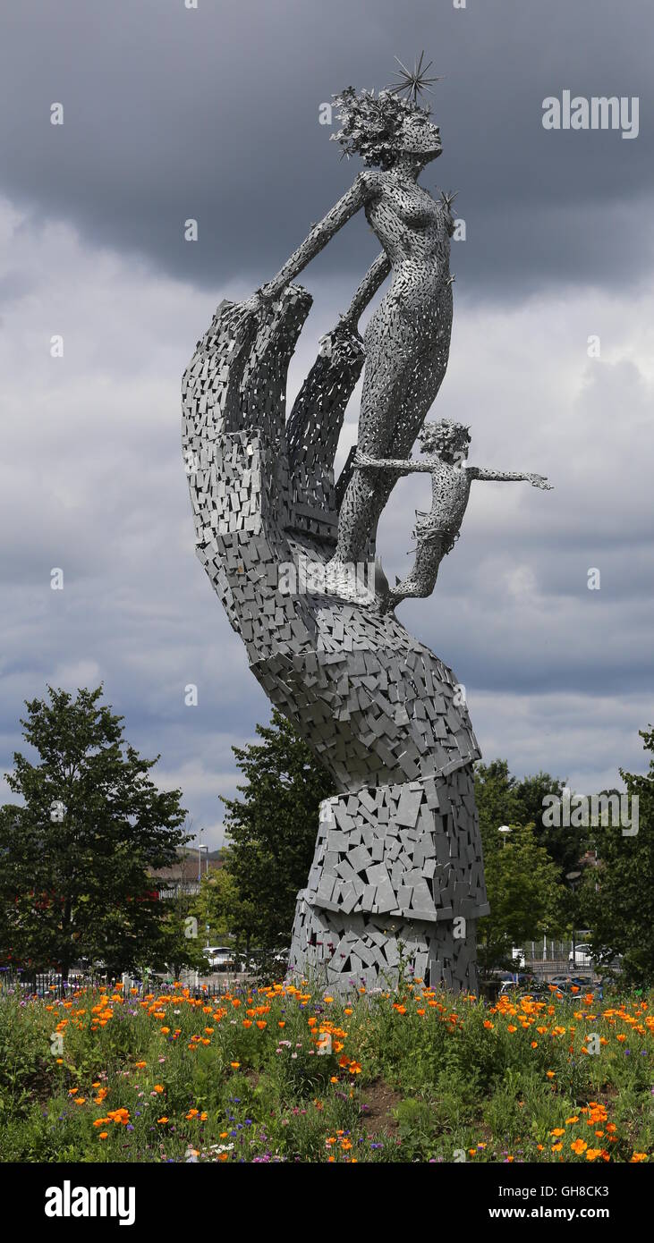 Lifeline scultura di Andy Scott alloa clackmannanshire Scozia Luglio 2016 Foto Stock