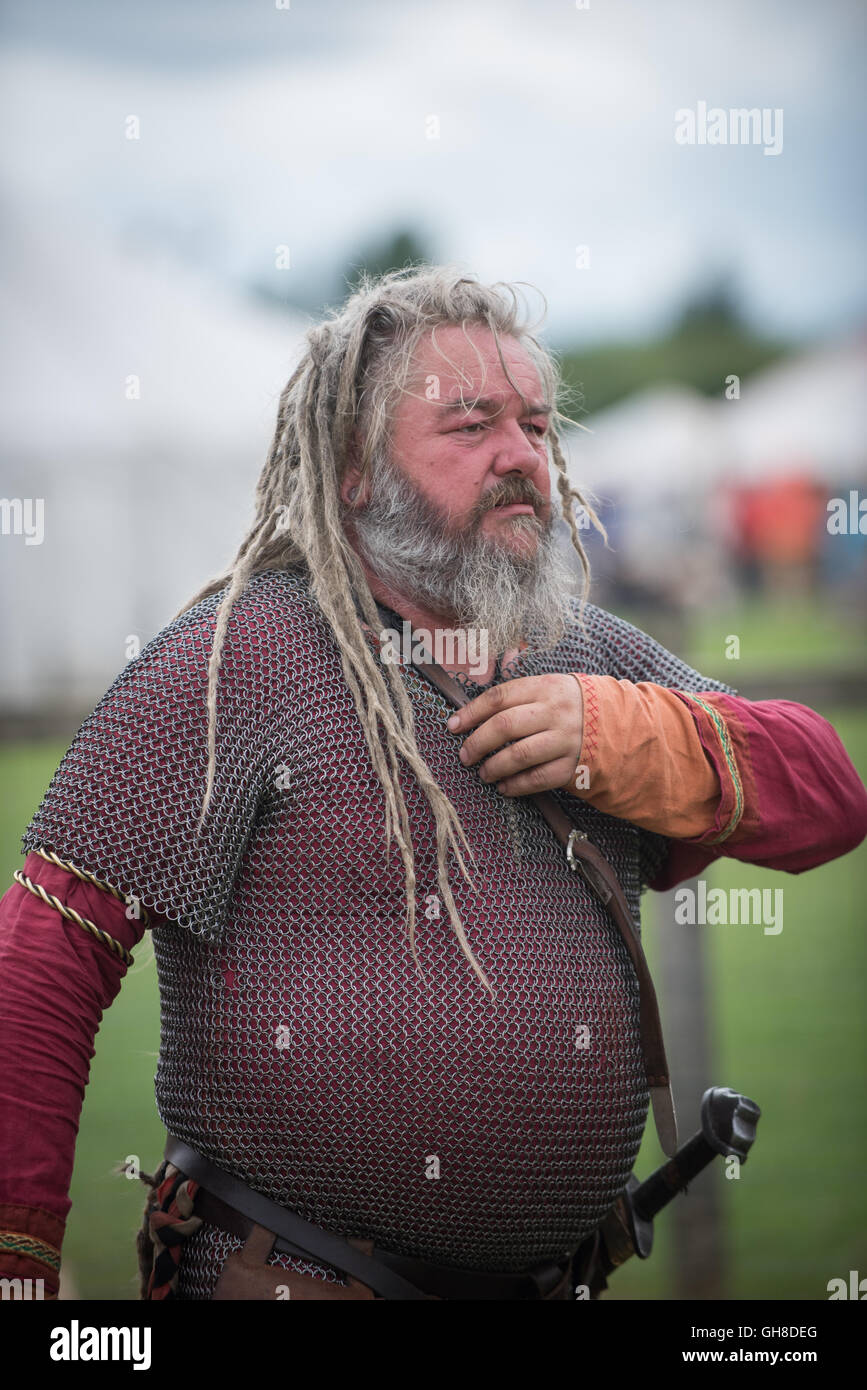 Viking battaglia rievocazione. Il leader del gruppo Foto Stock