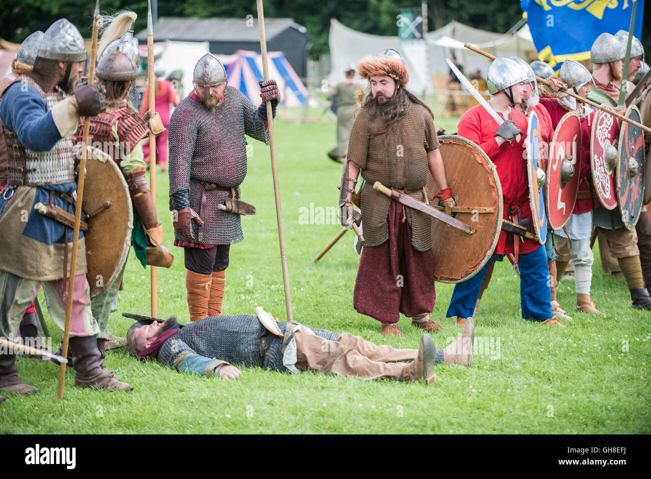 Viking battaglia rievocazione. L'uomo morto Foto Stock