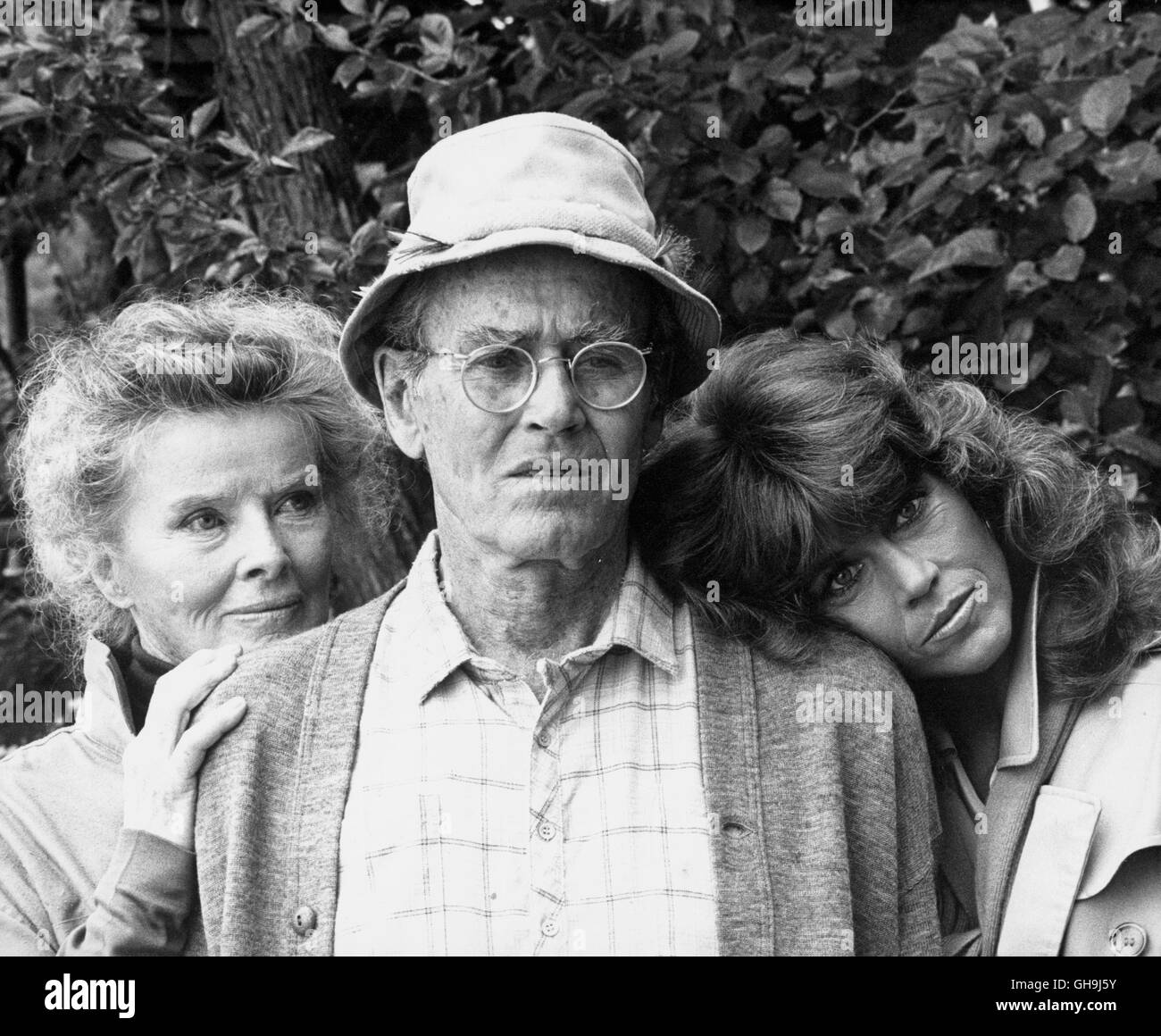 AM GOLDENEN vedere su Golden Pond USA 1981 Mark Rydell Katharine Hepburn (Ethel Tyler), Henry Fonda (Norman Thayer), Jane Fonda (Chelsea Thayer Wayne) Film, Fernsehen, dramma, 80er Regie: Mark Rydell aka. Sul Golden Pond Foto Stock