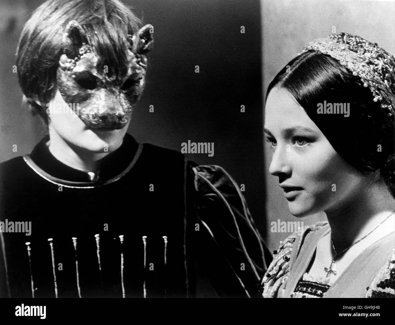 ROMEO UND JULIA Romeo e Giulietta GB/Italien 1968 Franco Zeffirelli OLIVIA HUSSEY (Julia) und LEONARD merlano (Romeo) Film, Fernsehen, dramma, Liebesfilm, Literaturverfilmung, 60er, Paar Regie: Franco Zeffirelli aka. Romeo e Giulietta Foto Stock