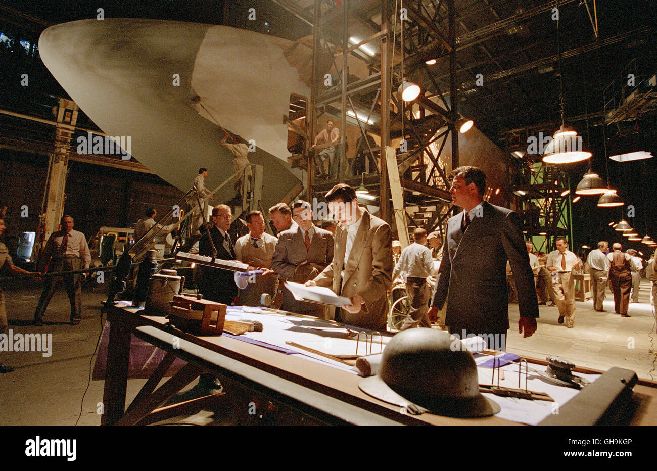 AVIATOR USA 2004 Martin Scorsese Howard Hughes (Leonardo Di Caprio) beim Bau eines Flugzeugs. Film, Fernsehen, Kino, Abenteuerfilm, dramma Regie: Martin Scorsese Foto Stock