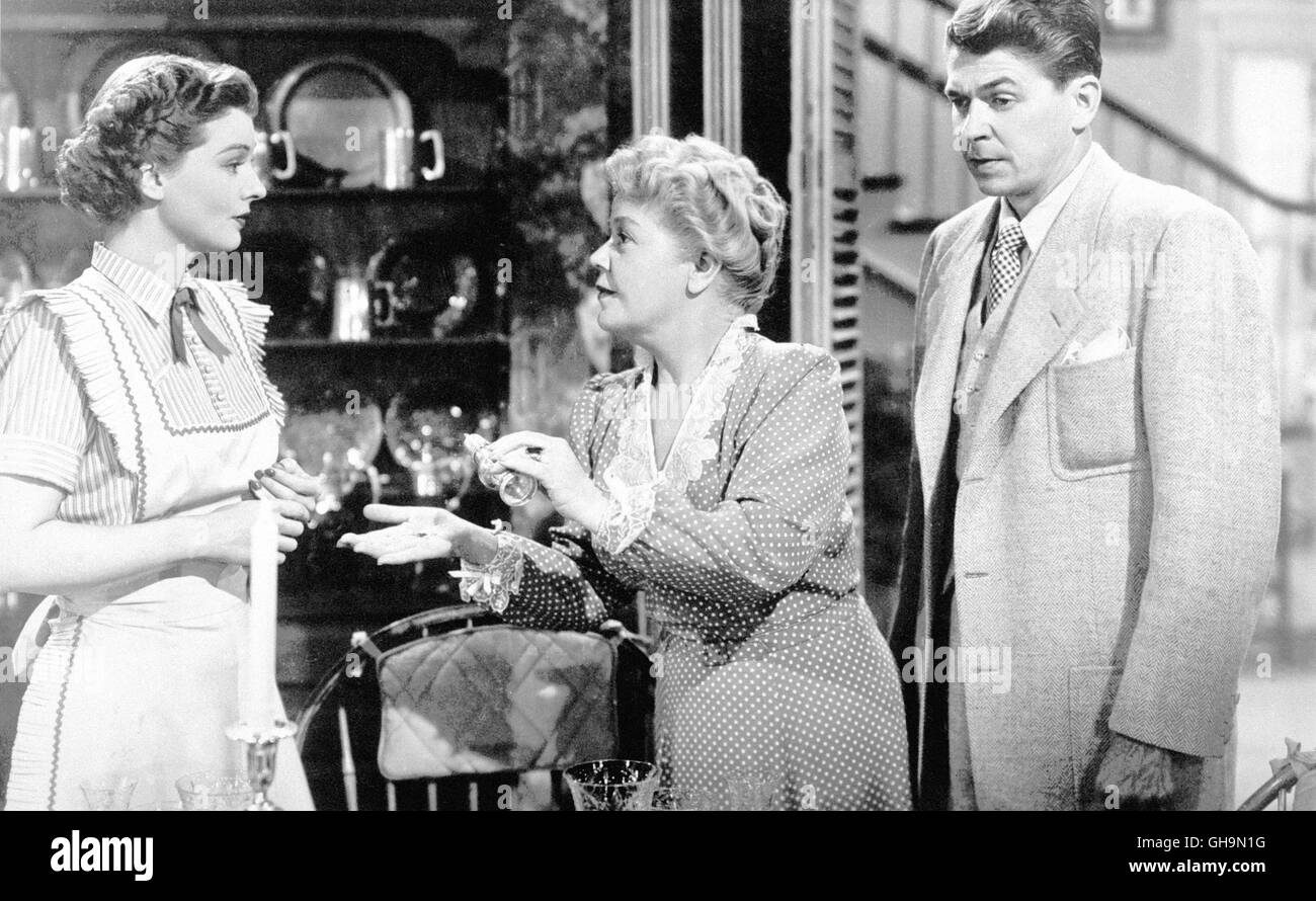 LOUISA USA 1950 Alexander Hall Meg (RUTH HUSSEY), Louisa (SPRING BYINGTON) und Hal Norton (RONALD REAGAN) Regie: Alexander Hall Foto Stock